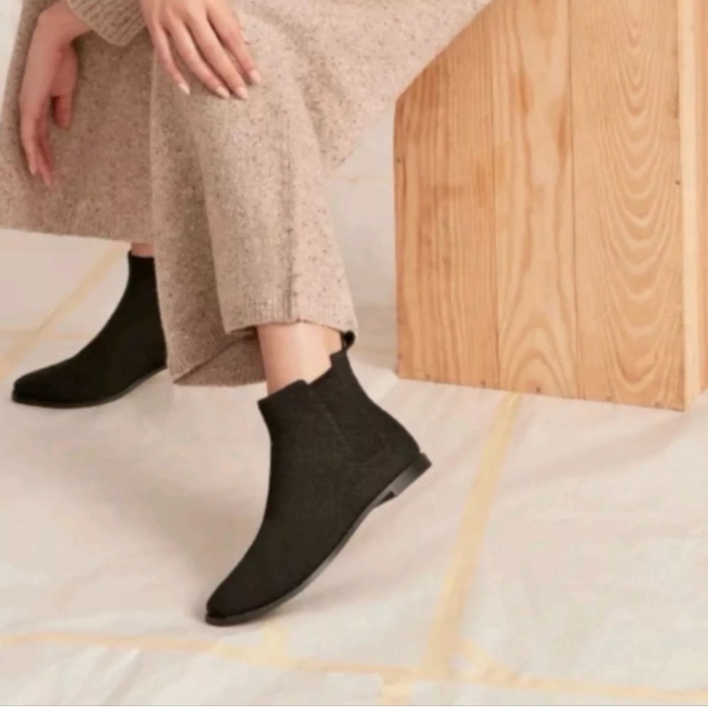 EUC - Rothy’s Merino Ankle boots in color black